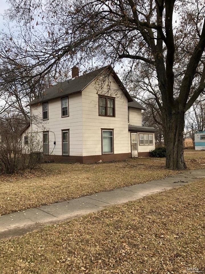 212 S Washington St, Delphos, KS 67436