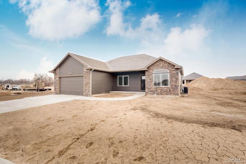 2209 River Trail Rd, Salina, KS 67401