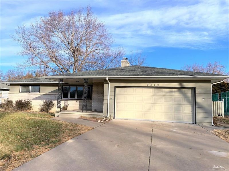 2419 Melrose Ln, Salina, KS 67401