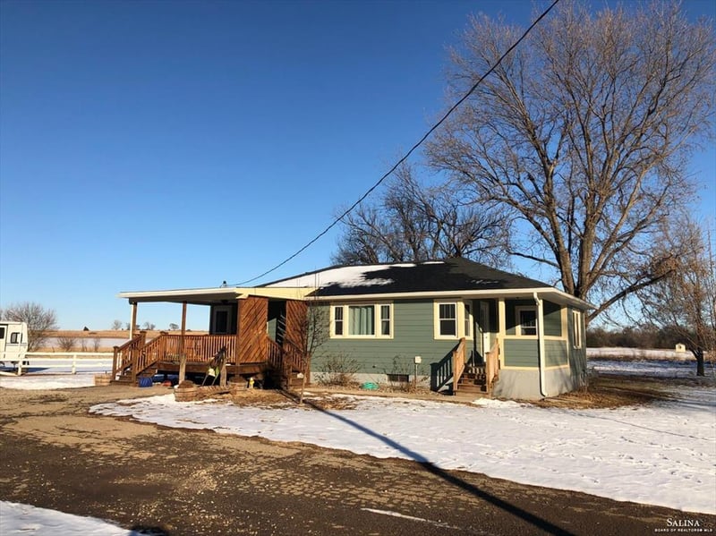 309 Deer Rd, Tescott, KS 67484