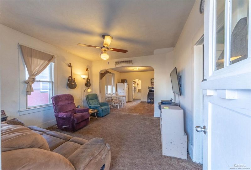 916 E Ash St, Salina, KS 67401