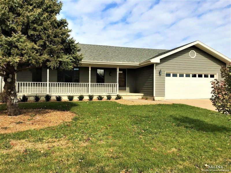 1219 Meyer Dr, Salina, KS 67401