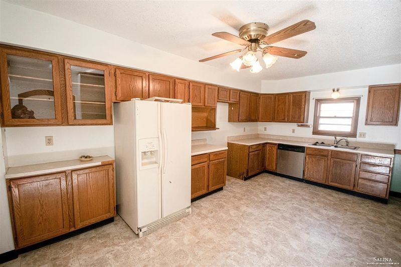 902 Spring St, Ellsworth, KS 67439