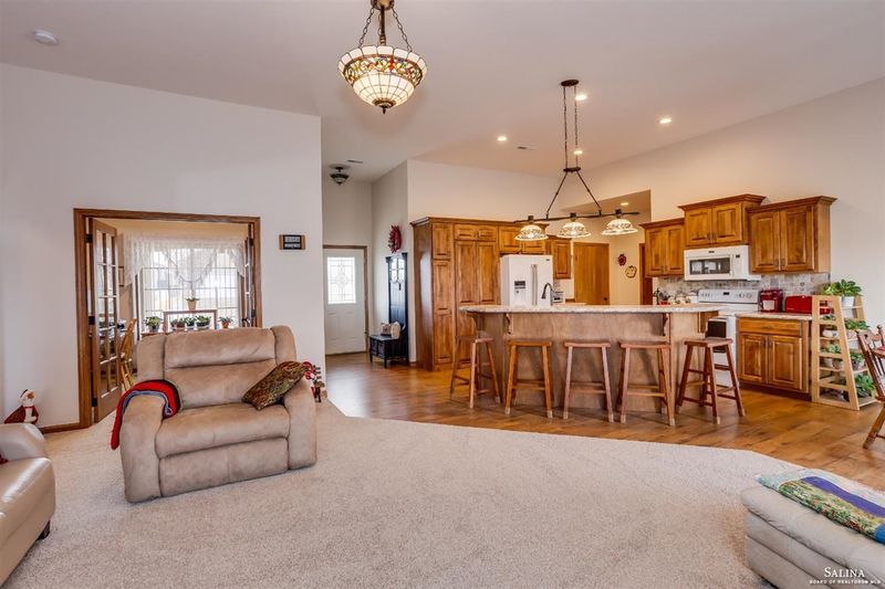 2313 Saddlebrook Dr, Salina, KS 67401