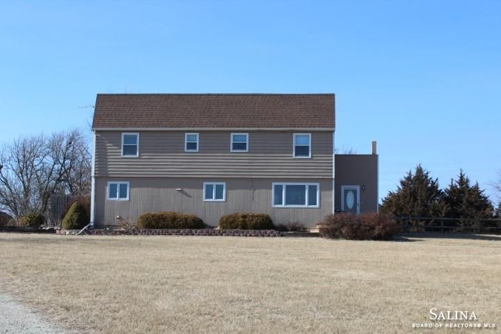 2379 Fair Rd, Abilene, KS 67410