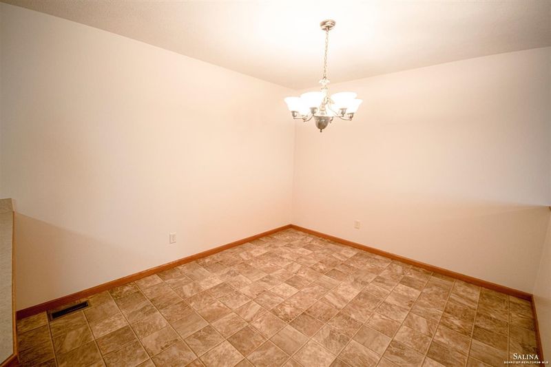 2954 Jack Cir, Salina, KS 67401