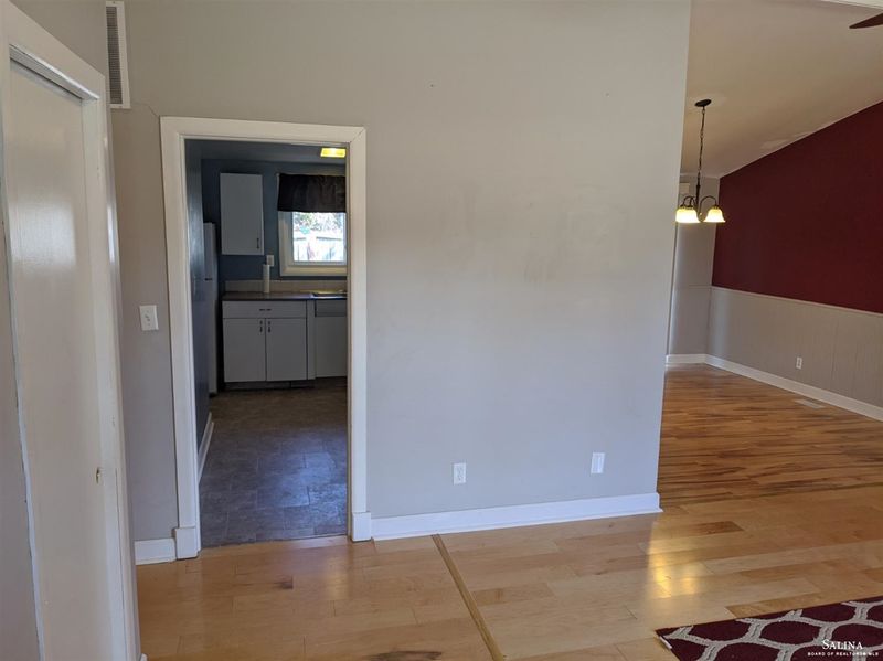 1308 Brittany Ave, Salina, KS 67401