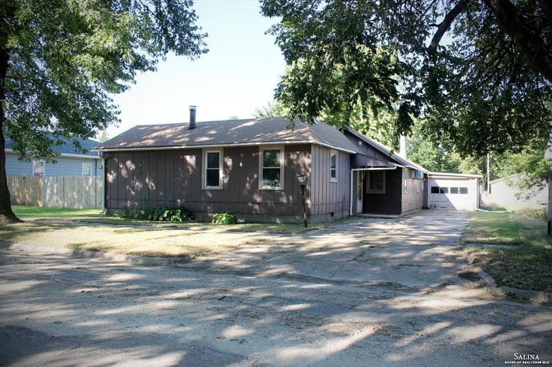 408 S 1st St, Bushton, KS 67427