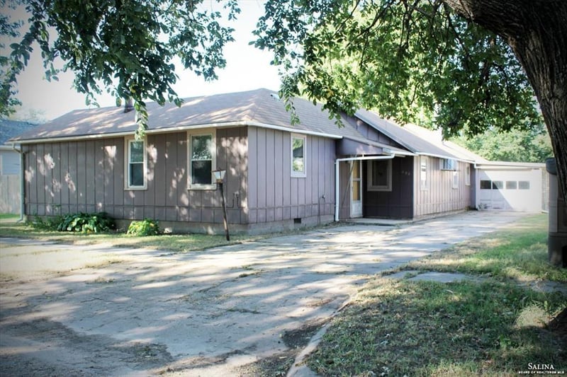 408 S 1st St, Bushton, KS 67427