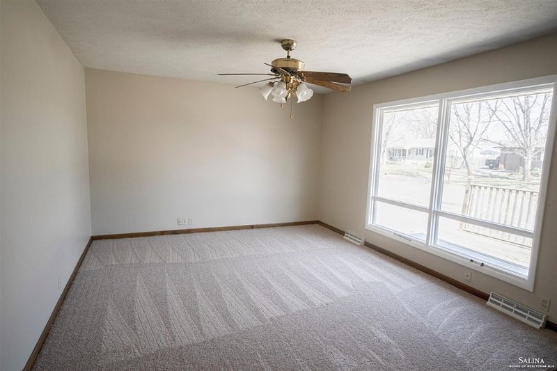 2150 Edward St, Salina, KS 67401