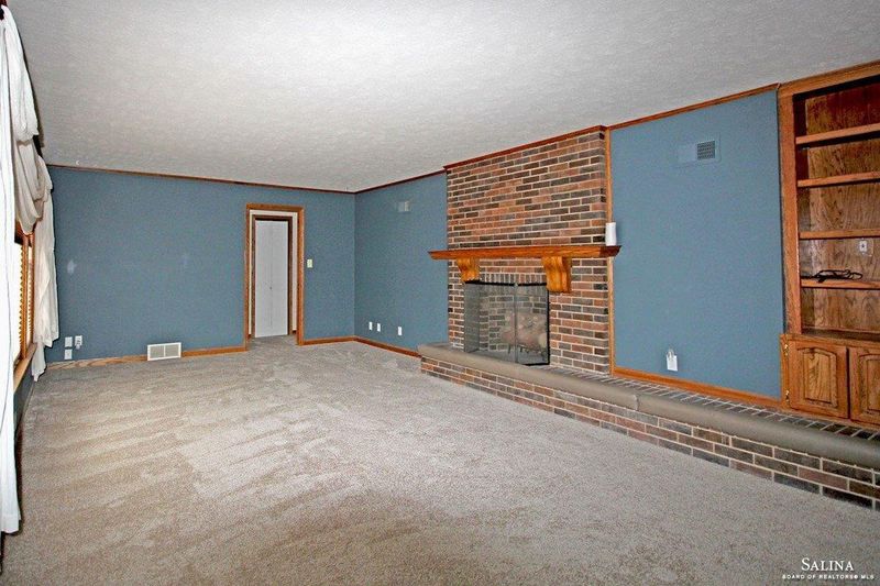 108 W Crawford St, Salina, KS 67401