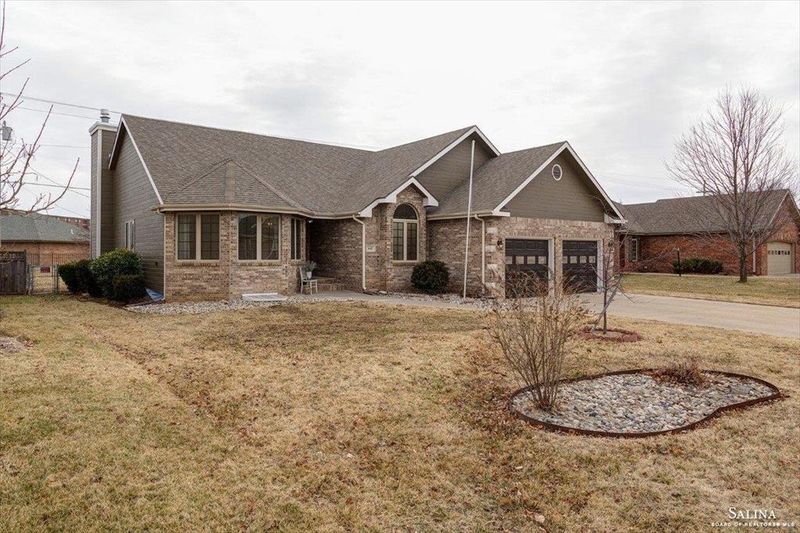641 Seitz Dr, Salina, KS 67401