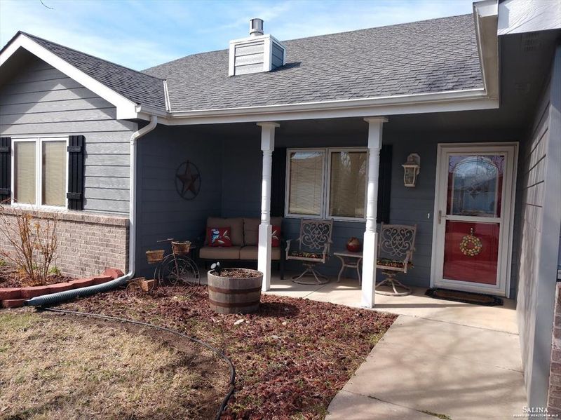 1405 Kaci Ct, Salina, KS 67401