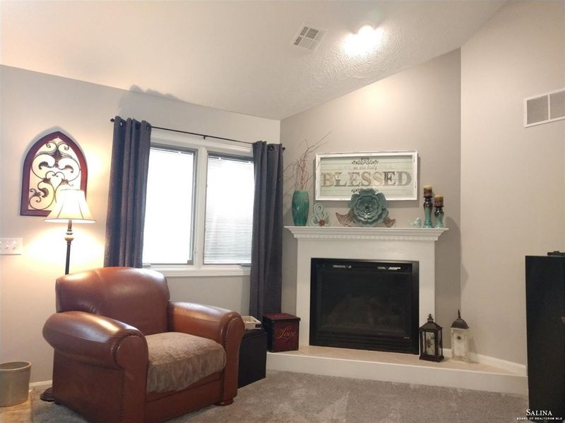 1405 Kaci Ct, Salina, KS 67401