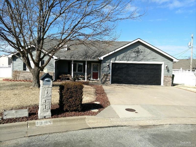 1405 Kaci Ct, Salina, KS 67401