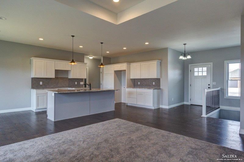 205 Greystone Dr, Salina, KS 67401