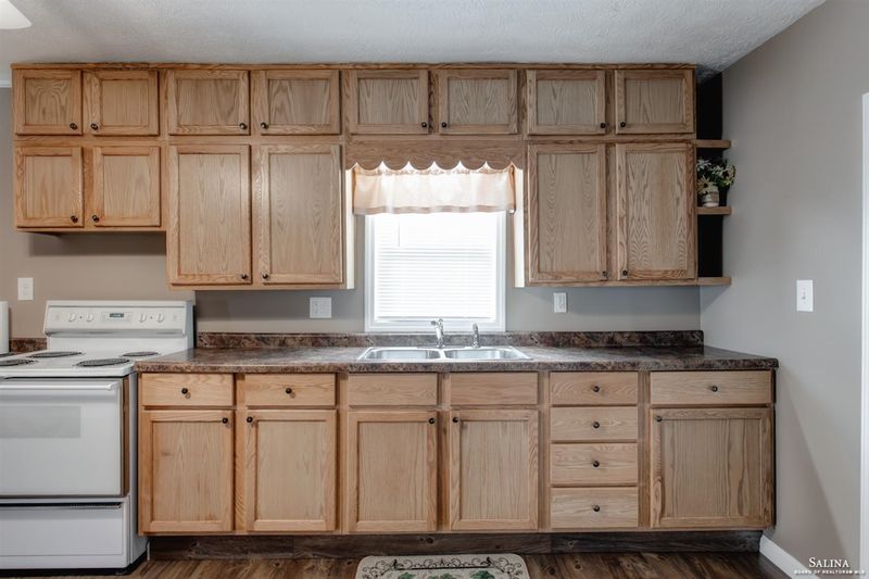 713 N 2nd St, Salina, KS 67401
