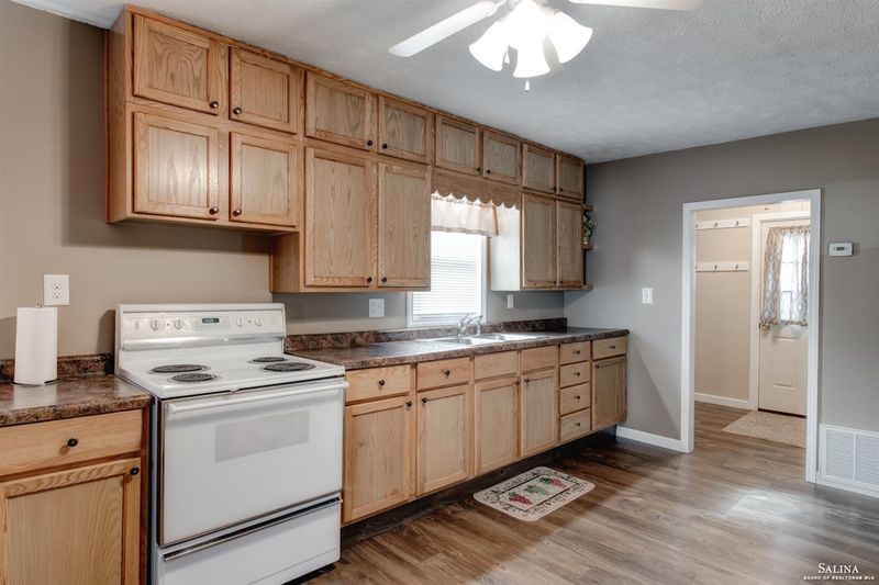 713 N 2nd St, Salina, KS 67401