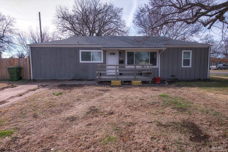 1205 Franklin St, Salina, KS 67401