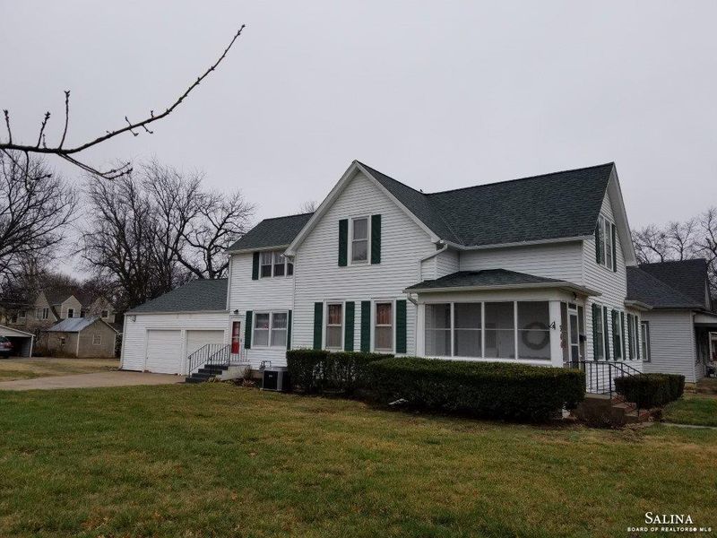 344 N 2nd St, Lindsborg, KS 67456
