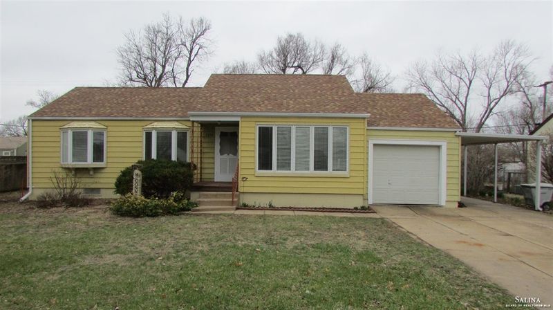 1314 Roach St, Salina, KS 67401
