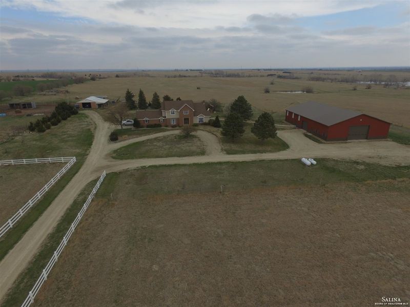 6657 E Cloud St, Salina, KS 67401