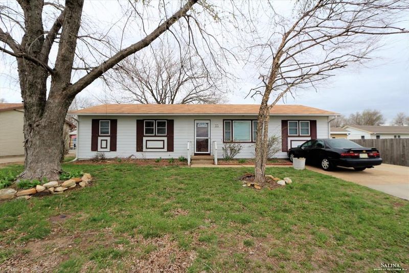 2810 S Ohio St, Salina, KS 67401