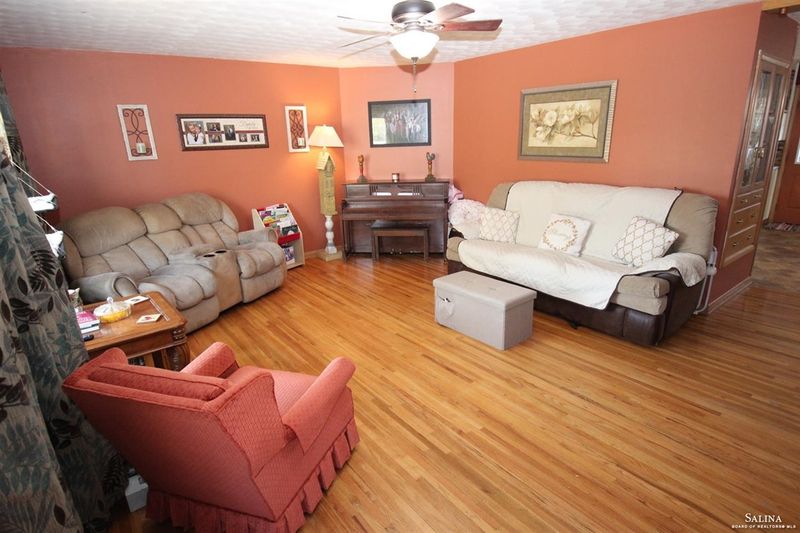 1019 Mellinger Dr, Salina, KS 67401