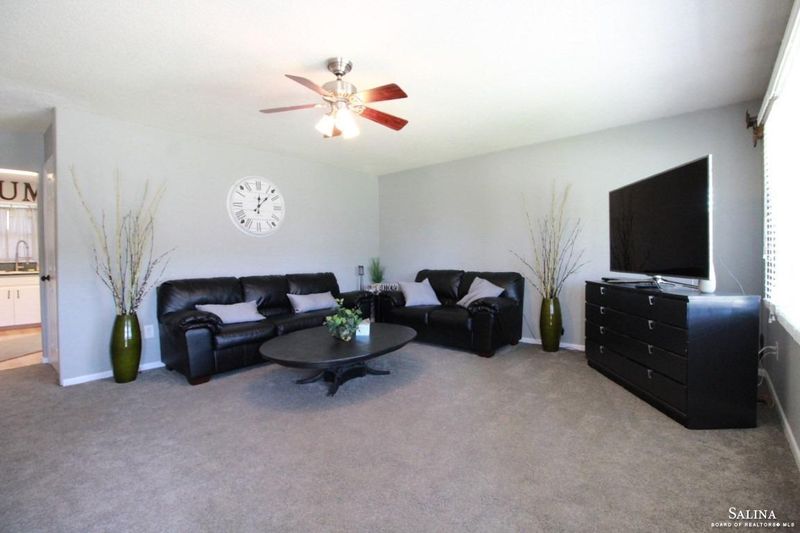 1504 N Kuney St, Abilene, KS 67410