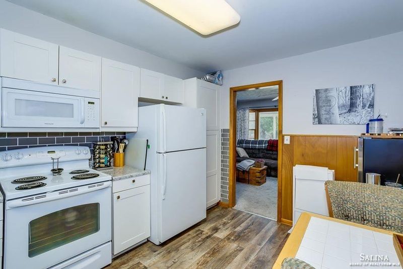 1301 Roach St, Salina, KS 67401