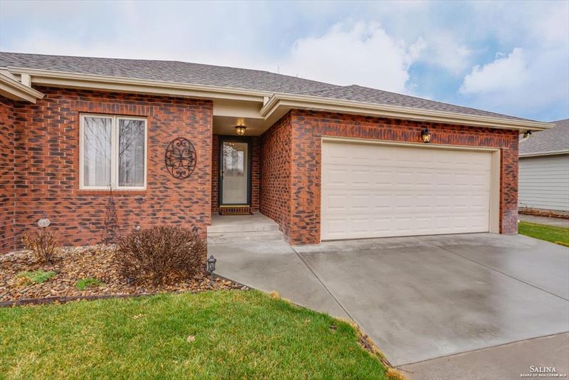 1301 Bentley Ave, Salina, KS 67401