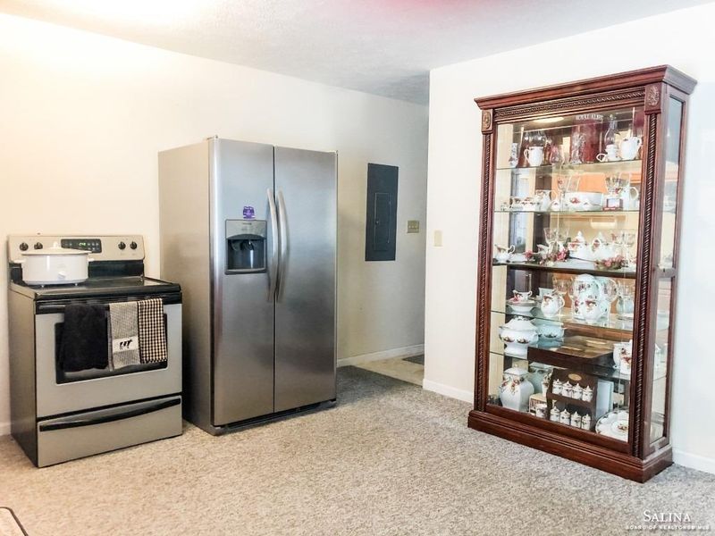 1016 E Ash St, Salina, KS 67401