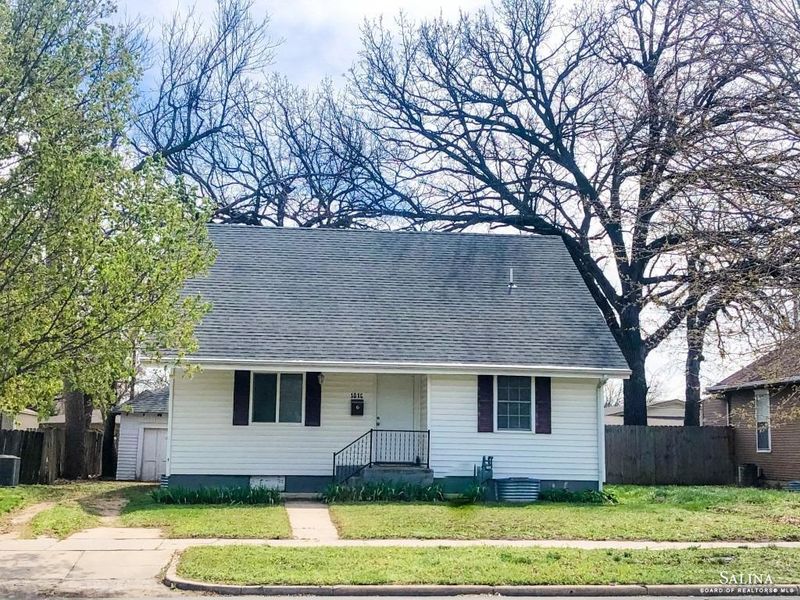 1016 E Ash St, Salina, KS 67401