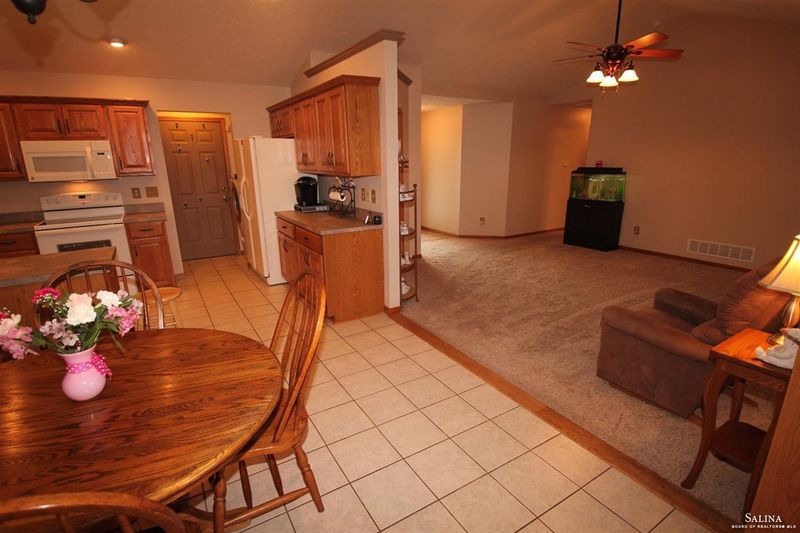 1118 E Wayne Ave, Salina, KS 67401