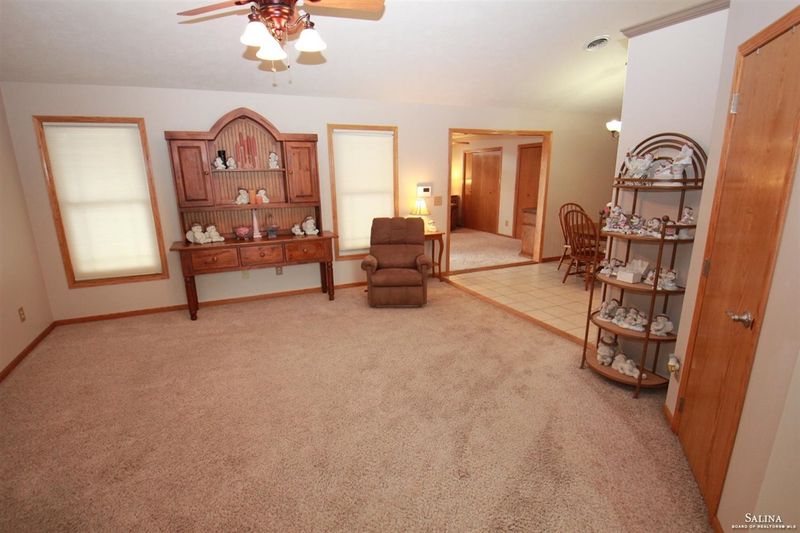 1118 E Wayne Ave, Salina, KS 67401