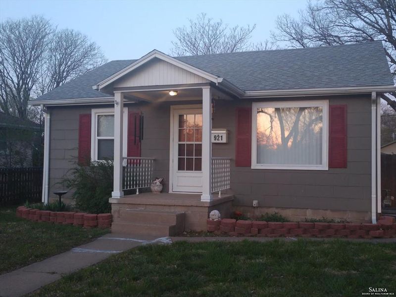 921 S 2nd St, Salina, KS 67401