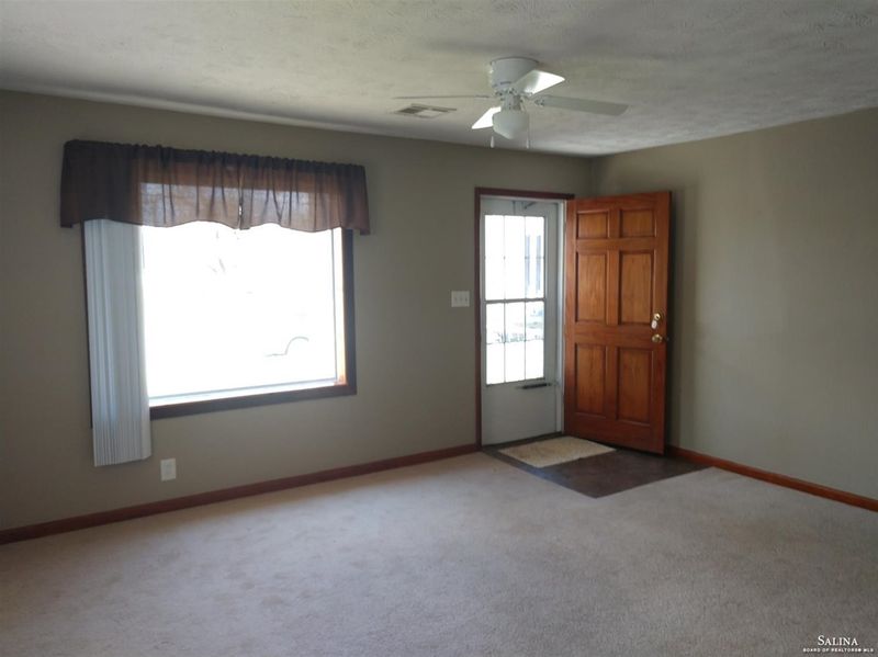 921 S 2nd St, Salina, KS 67401