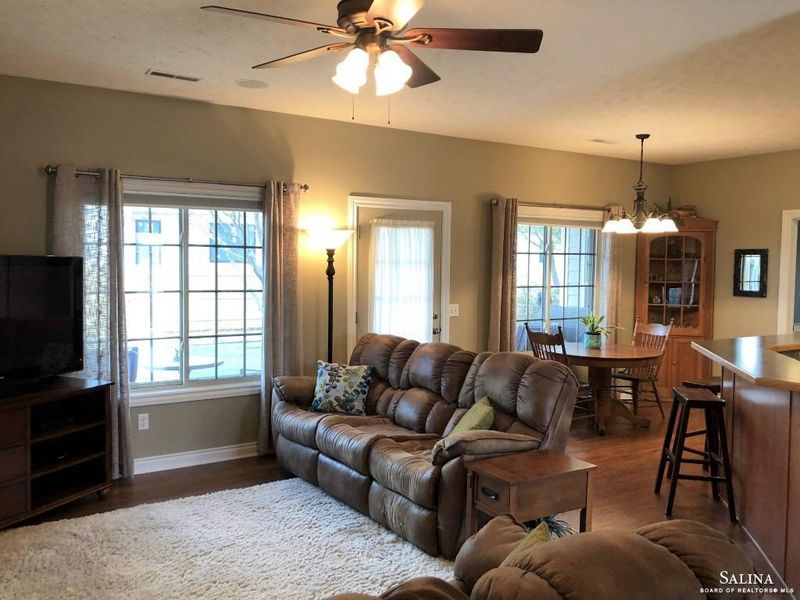 648 Seitz Dr, Salina, KS 67401