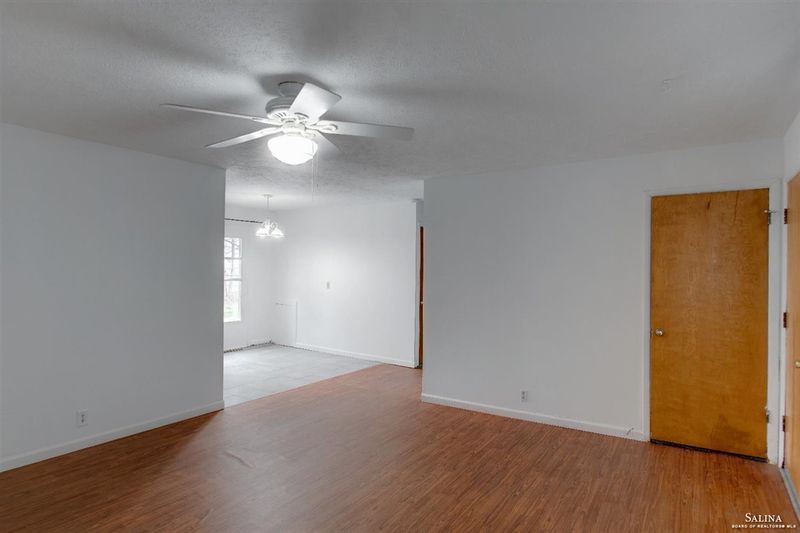 1430 Pawnee Ave, Salina, KS 67401