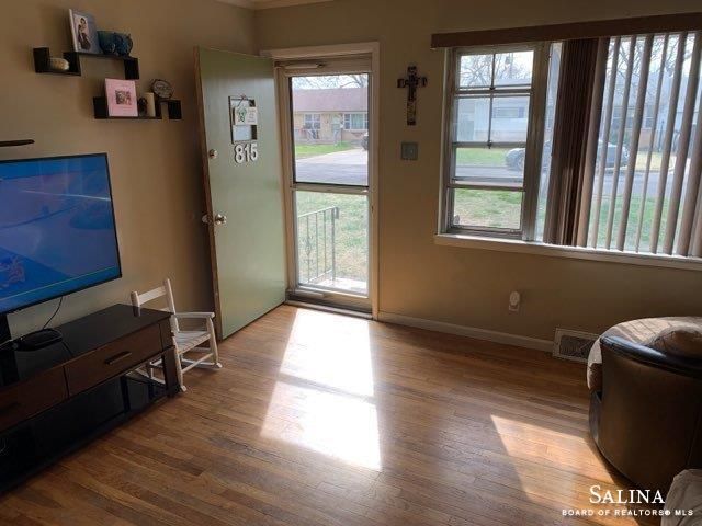 815 Vassar Dr, Salina, KS 67401