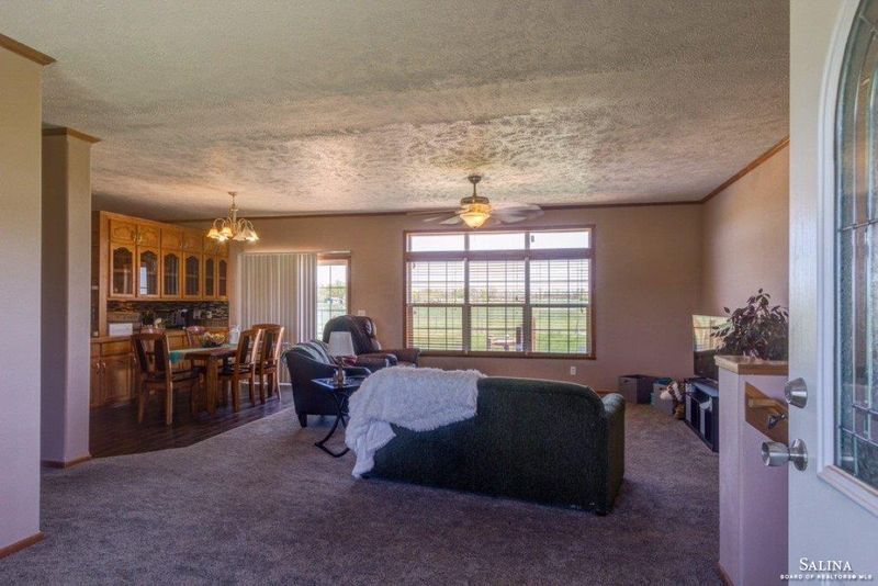 590 N 180th Rd, Bennington, KS 67422