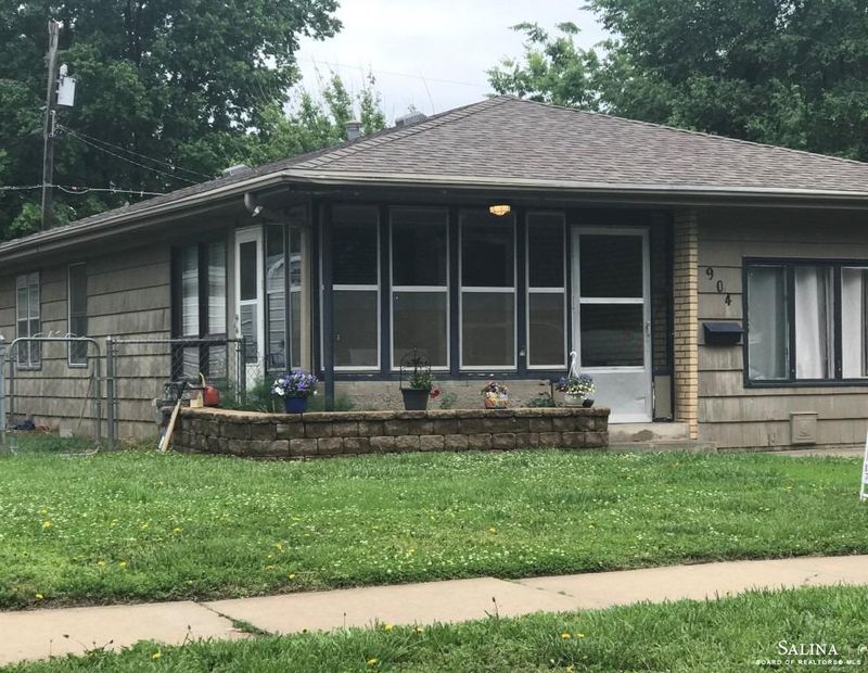 904 Custer St, Salina, KS 67401