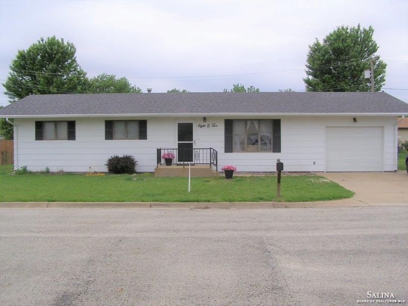 802 Stelling St, Ellsworth, KS 67439