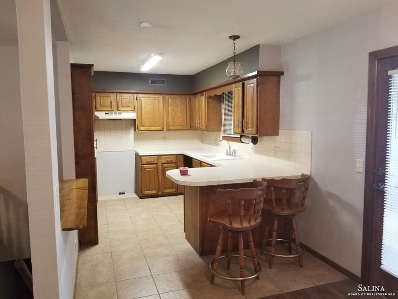 808 S 9th St, Salina, KS 67401
