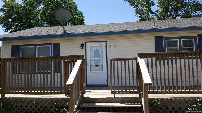 205 E Santa Fe Ave, Holyrood, KS 67450