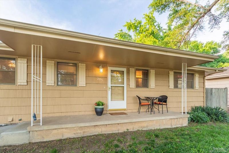 205 Hartland Ave, Salina, KS 67401