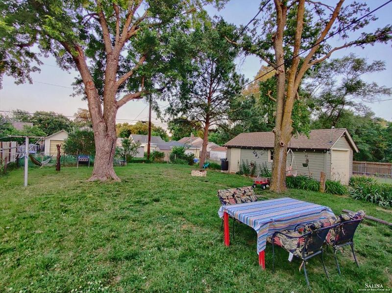 753 Custer St, Salina, KS 67401