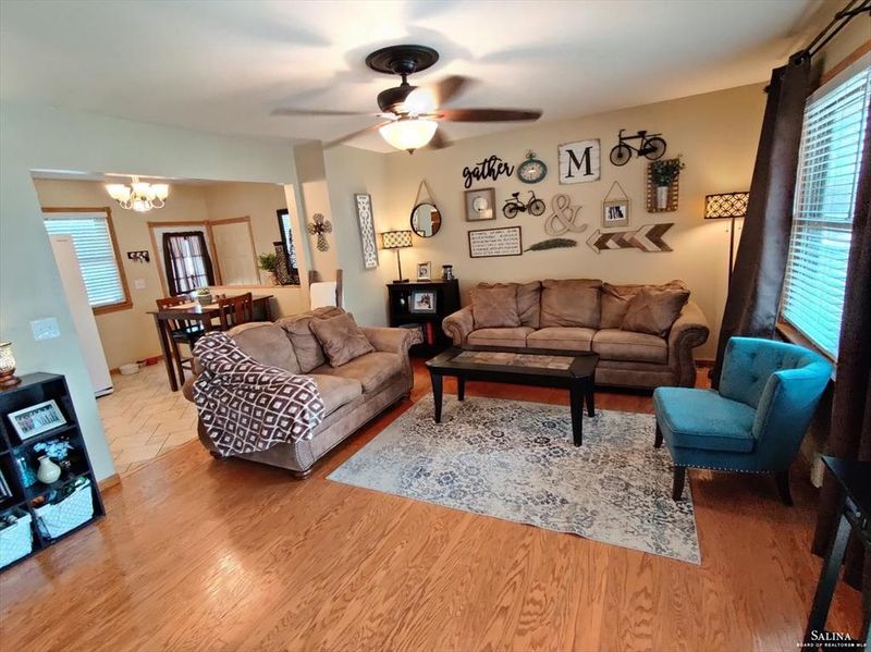 1221 Nottingham Dr, Salina, KS 67401