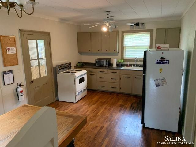 525 E 3rd St, Ellsworth, KS 67439