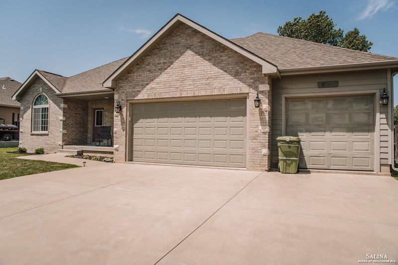 654 Seitz Dr, Salina, KS 67401